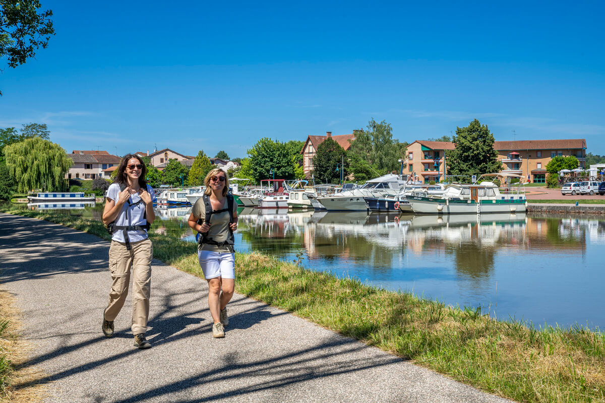 De jachthaven van Briennon aan de Via Sancti Martini in het departement Loire