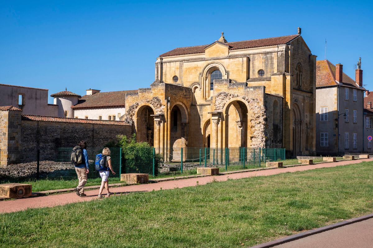 Sur la Via Sancti Martini à l'abbaye bénédictine à Charlieu dans le département de la Loire