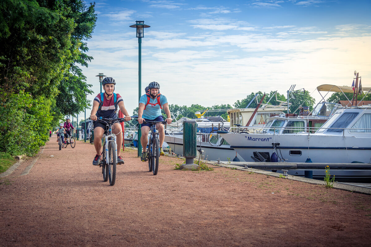 Departure from the Véloire to the marina of Roanne, in the Loire department