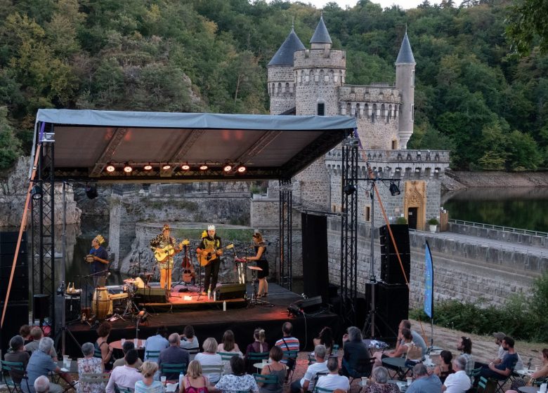 Quartiers d’été au Château de la Roche