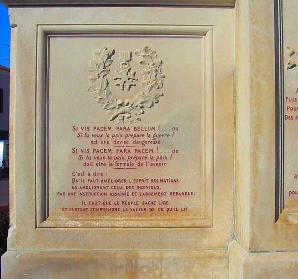 Monument aux morts pacifiste