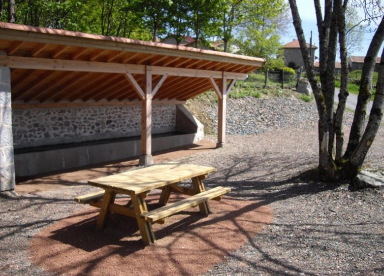 Montloup washhouse picnic area