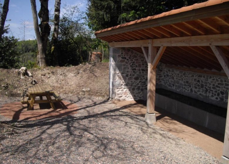 Montloup washhouse picnic area