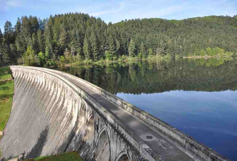 Renaison dams