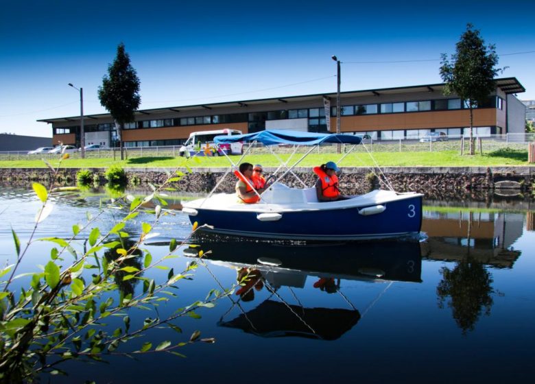 Electric boat rental