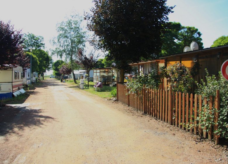 Camperparkeerplaats en servicegebied