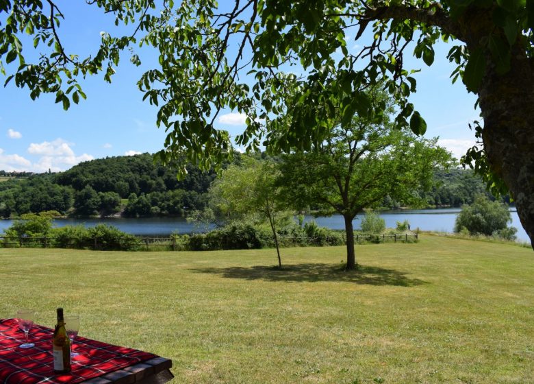 Picnic area Villerest beach