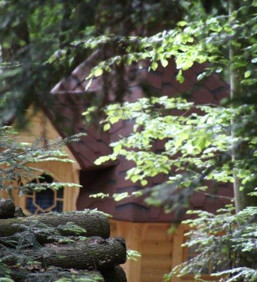 The huts of the covered cross